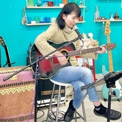 【女性アコギ弾き語り/募集】ライブカフェで、レギュラー出演…