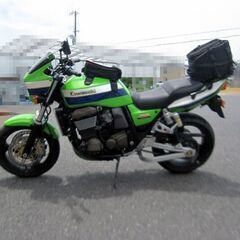 美車!! 走行距離僅か13000キロ台 そのままツーリング行けます ☆ KAWASAKI ZRX1200R 2002年式 走行13000キロ台 ワイバーンマフラー 無事故 車検残り僅か ☆ リアキャリア等付属の画像