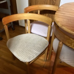 ダイニングテーブルの画像