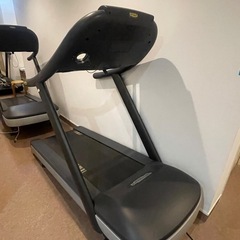！最終値下げ！【高級フィットネスマシン】Technogym ランニングマシン（修理必要・有名ブランド）の画像