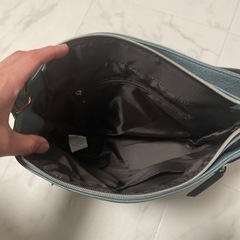 レザー調ショルダーバッグの画像