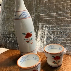 お銚子とお猪口
の画像