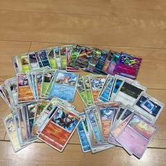 ロトム図鑑とポケモンカードのセットの画像