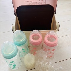 哺乳瓶4本と除菌じょーず