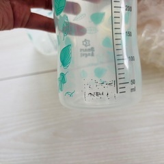 哺乳瓶4本と除菌じょーずの画像
