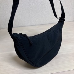 【美品】ユニクロ　ラウンド　ショルダーバッグの画像
