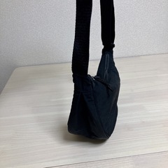 【美品】ユニクロ　ラウンド　ショルダーバッグの画像
