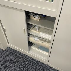 美品 スチール書庫 上下セット 鍵付き キャビネット 本棚 書類ケースの画像
