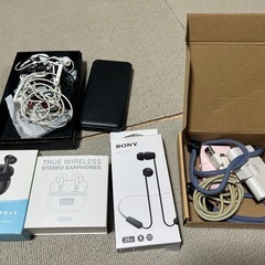 ジャンクモバイルバッテリー・イヤホン等　電子機器