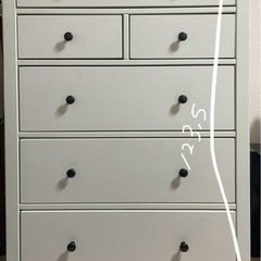白い衣装タンスの画像