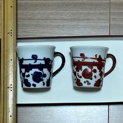 陶器ペアカップ　青と赤の画像