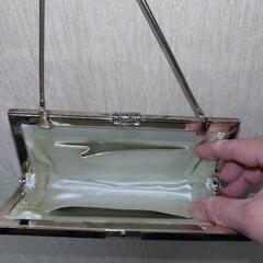 レトロなシルバーバッグの画像