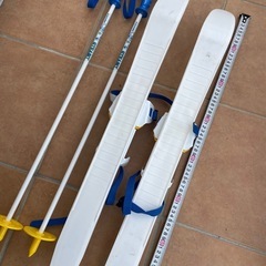 子供用スキーの画像