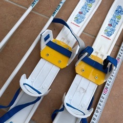 子供用スキーの画像