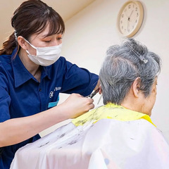 理・美容師経験があれば訪問未経験OK♪訪問理美容サービスの現場で訪問スタイリストとして、お客様に笑顔と喜びを届けませんか？の画像
