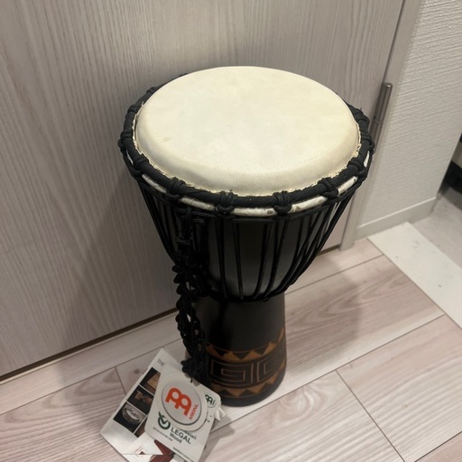 民族楽器　ジャンベ