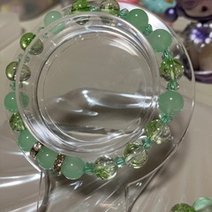 エメラルドグリーン　ブレス&チャームの画像