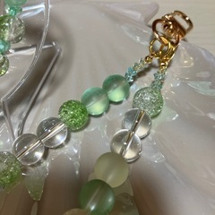 エメラルドグリーン　ブレス&チャームの画像
