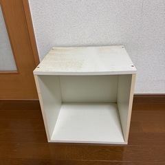 ① カラーボックス　収納