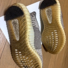 adidas yeezy boost グレーの画像