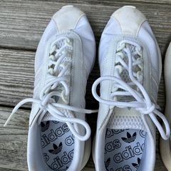 adidasシューズの画像