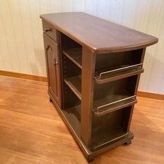 キャスター付き棚の画像