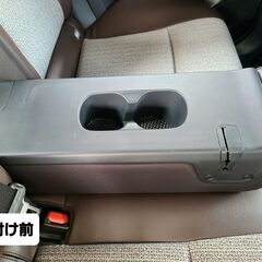 ヤリスクロス Z/G グレード専用 リアセンターアームレストパッド 合皮レザー黒 (厚手タイプ)の画像