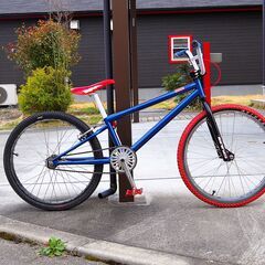 24インチのBMX(クルーザー)になります。アメリカンチックに改...