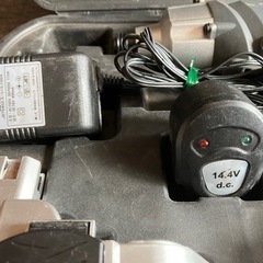 充電式インパクトドライバー　14.4v バッテリー2個付き‼️の画像