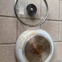 フライパンと鍋蓋（サイズ違いです）の画像