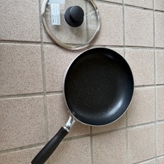 フライパンと鍋蓋（サイズ違いです）