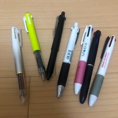 ジャンク品　　多色ボールペン