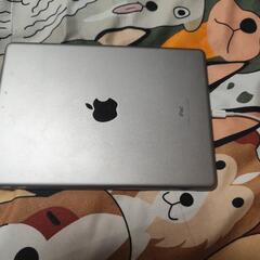 iPad 第6世代 9.7インチ本体 中古 ケースおまけ 保護フィルム付いてます。の画像