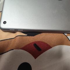 iPad 第6世代 9.7インチ本体 中古 ケースおまけ 保護フィルム付いてます。の画像