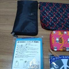 ポーチと財布、折りたたみバッグ等の画像