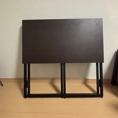 折りたたみテーブルの画像