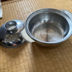 小さい鍋の画像