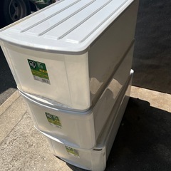 衣装ケース3つ