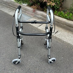 介護歩行器
