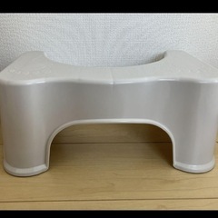 【ほぼ新品未使用】トイレ用踏み台 足跡デザイン