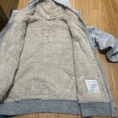 ユニクロジップアップパーカー　130センチの画像