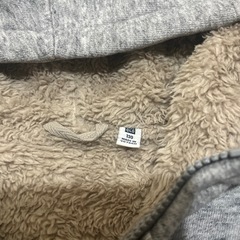 ユニクロジップアップパーカー　130センチの画像