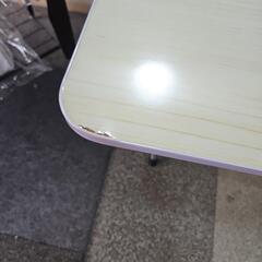 折りたたみテーブルの画像