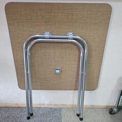 折りたたみテーブルの画像