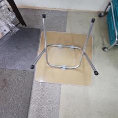折りたたみテーブルの画像