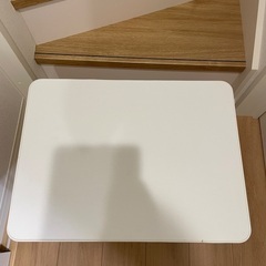 折り畳みテーブルの画像