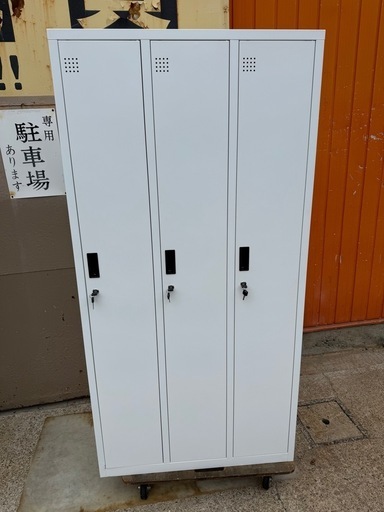 3人用ロッカー　鍵付きサイズ　幅90 奥51 高さ179cm