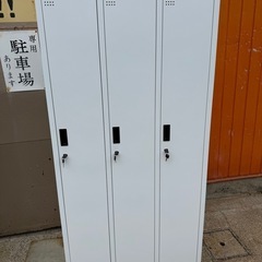 3人用ロッカー　鍵付きサイズ　幅90 奥51 高さ179cm 