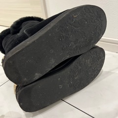 radyシャンデリアムートンブーツの画像