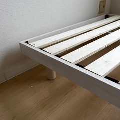 美品！ニトリシングル 脚付きヘッドレスすのこベッド (SRN WH)の画像